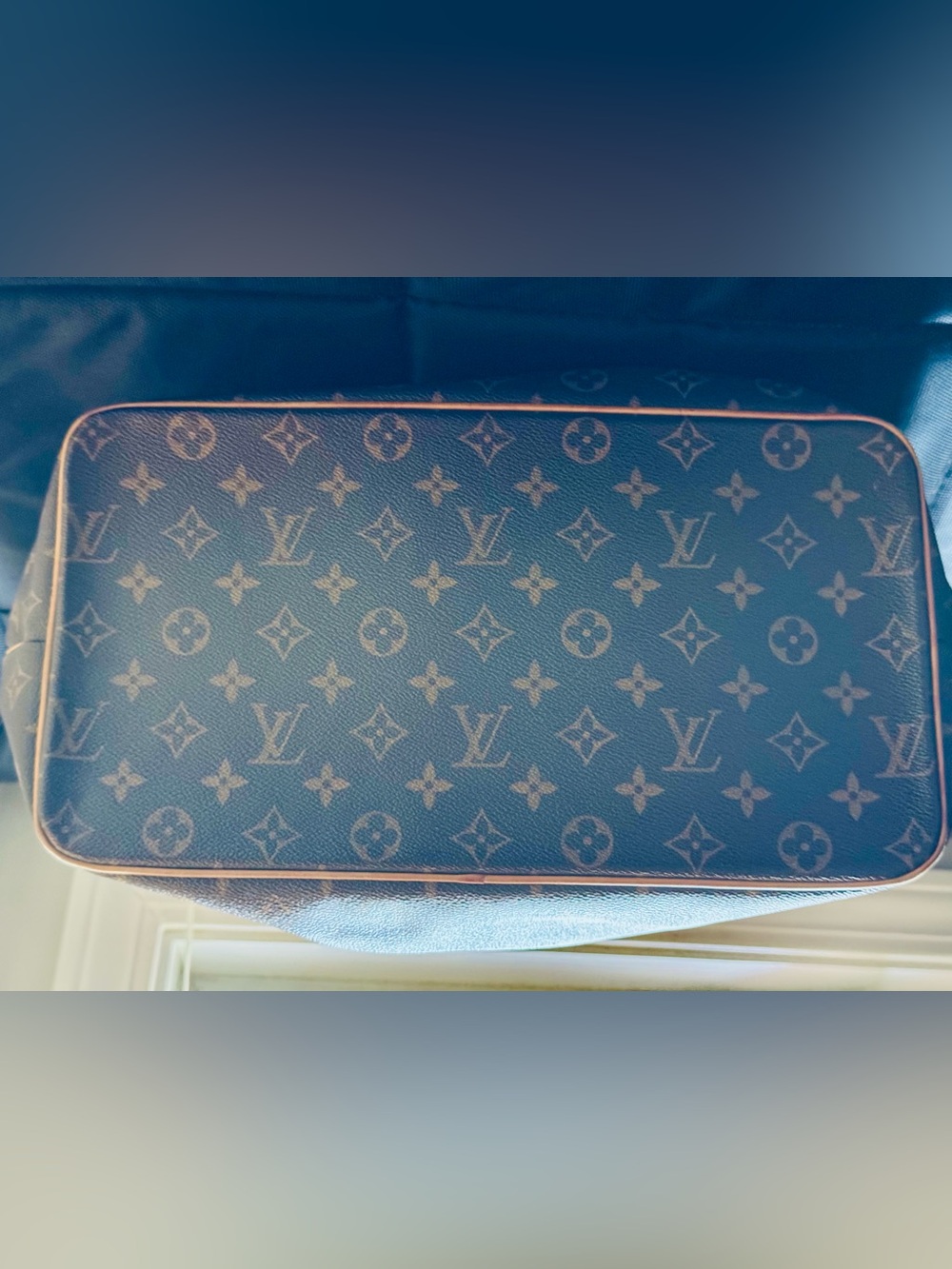 Louis Vuitton Palermo GM Monogram Tote - Picture 10 of 11